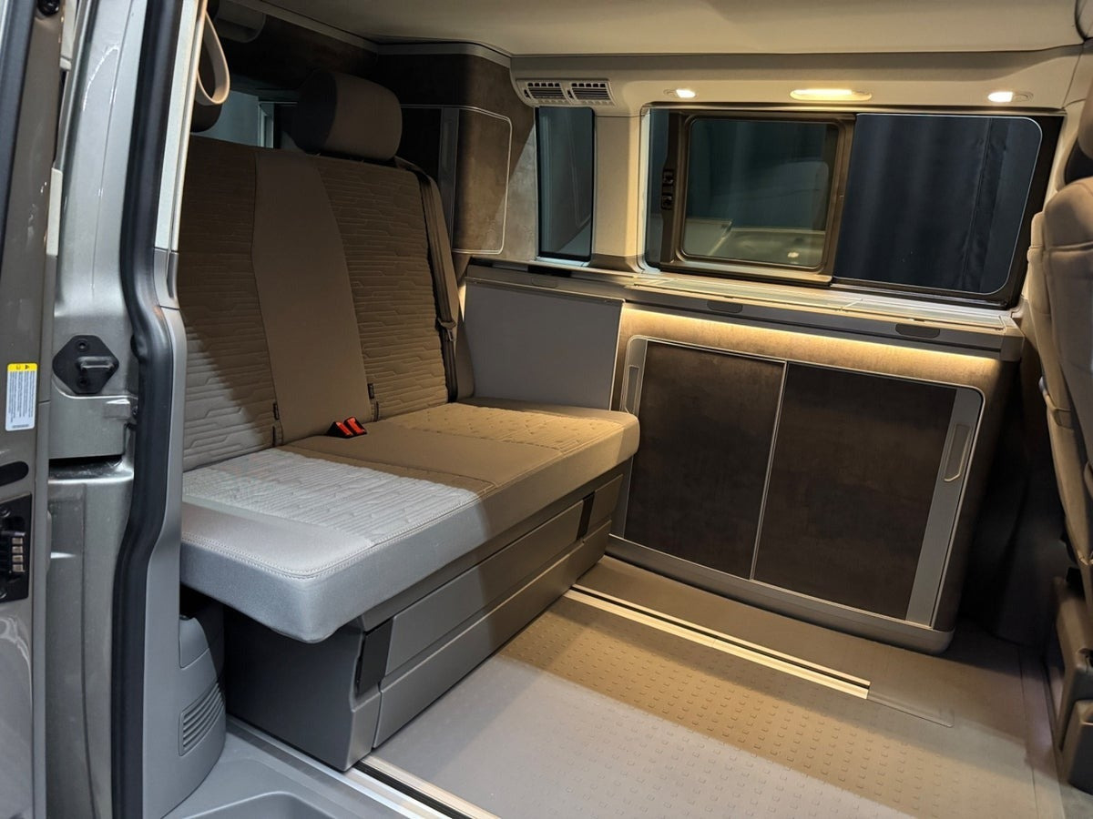 Grå VW California fra 2021