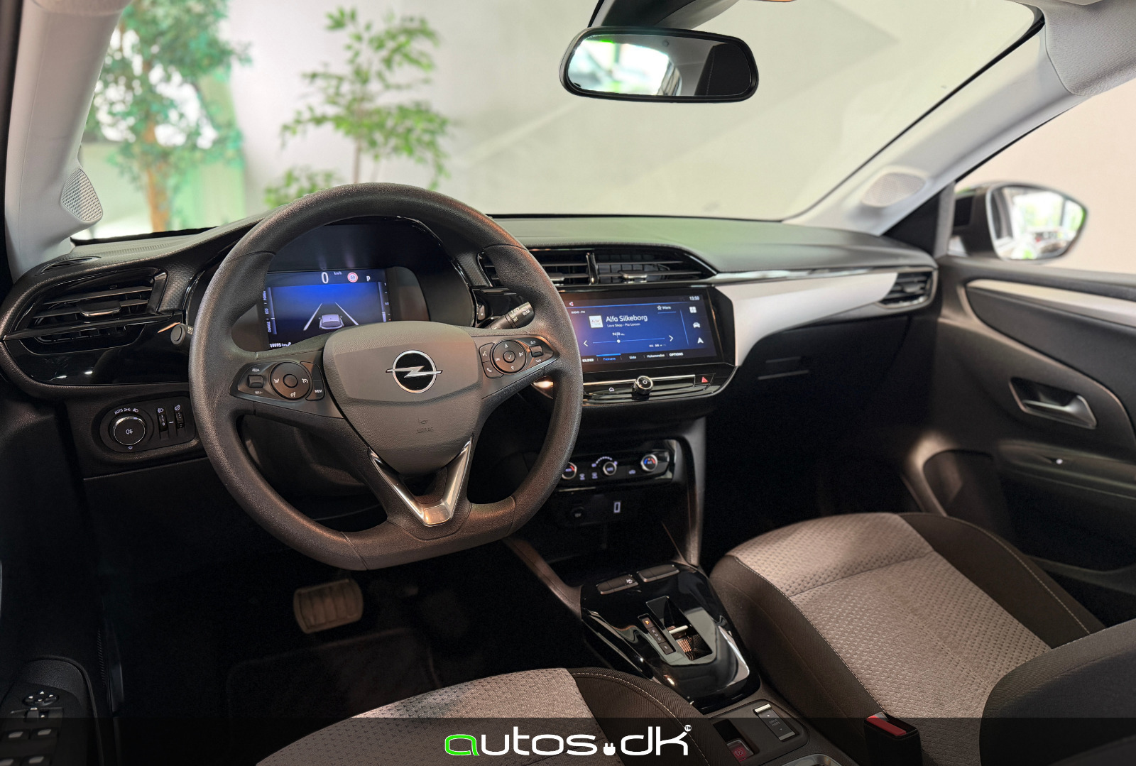 Hvid Opel Corsa-e fra 2024