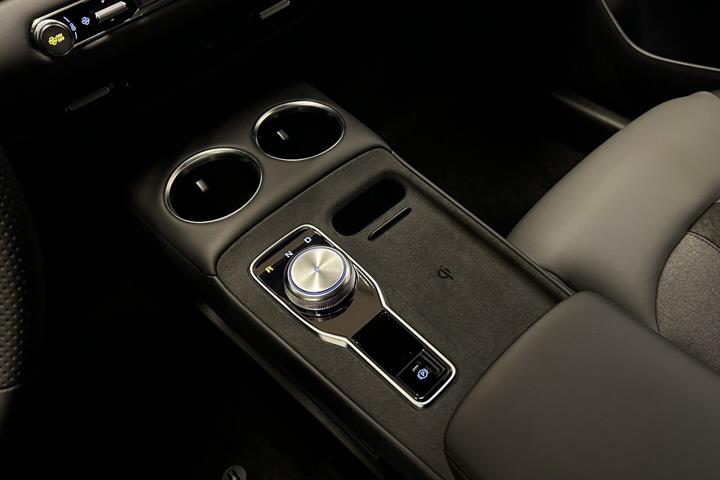 Rød MG MGS5 fra 2025