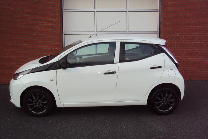 Hvid Toyota Aygo fra 2015