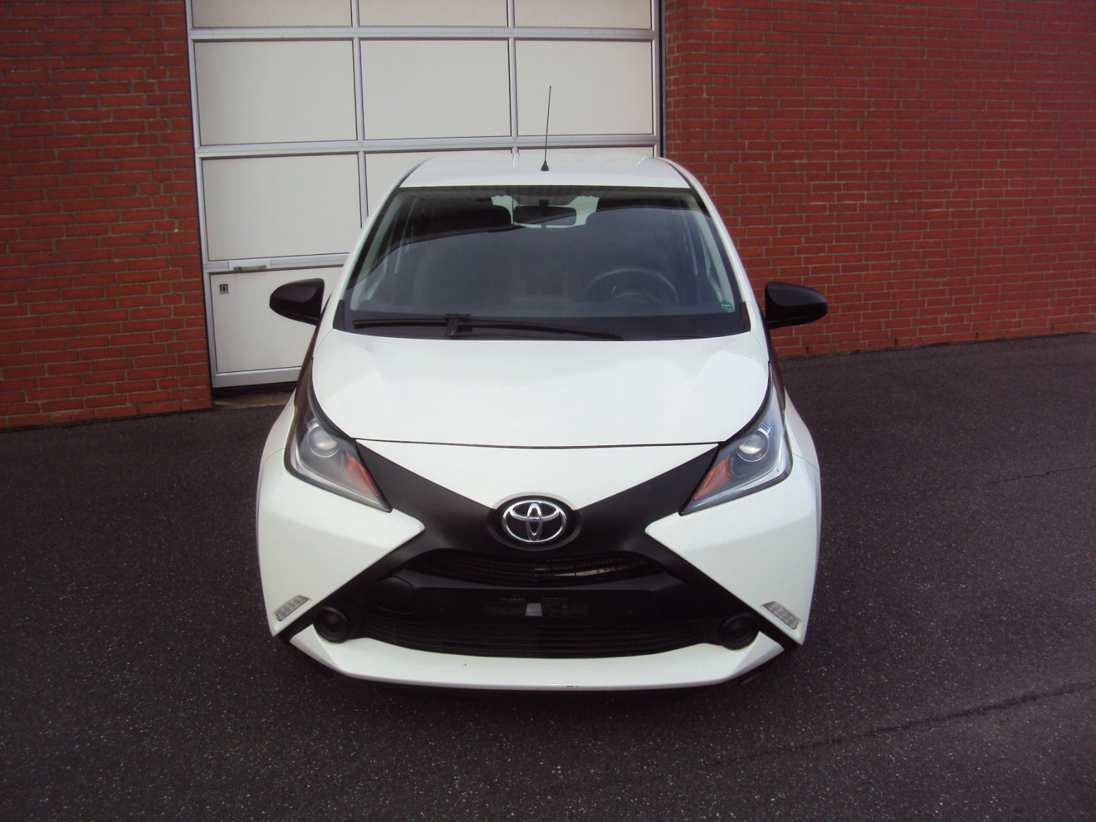 Hvid Toyota Aygo fra 2015