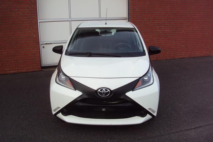 Hvid Toyota Aygo fra 2015