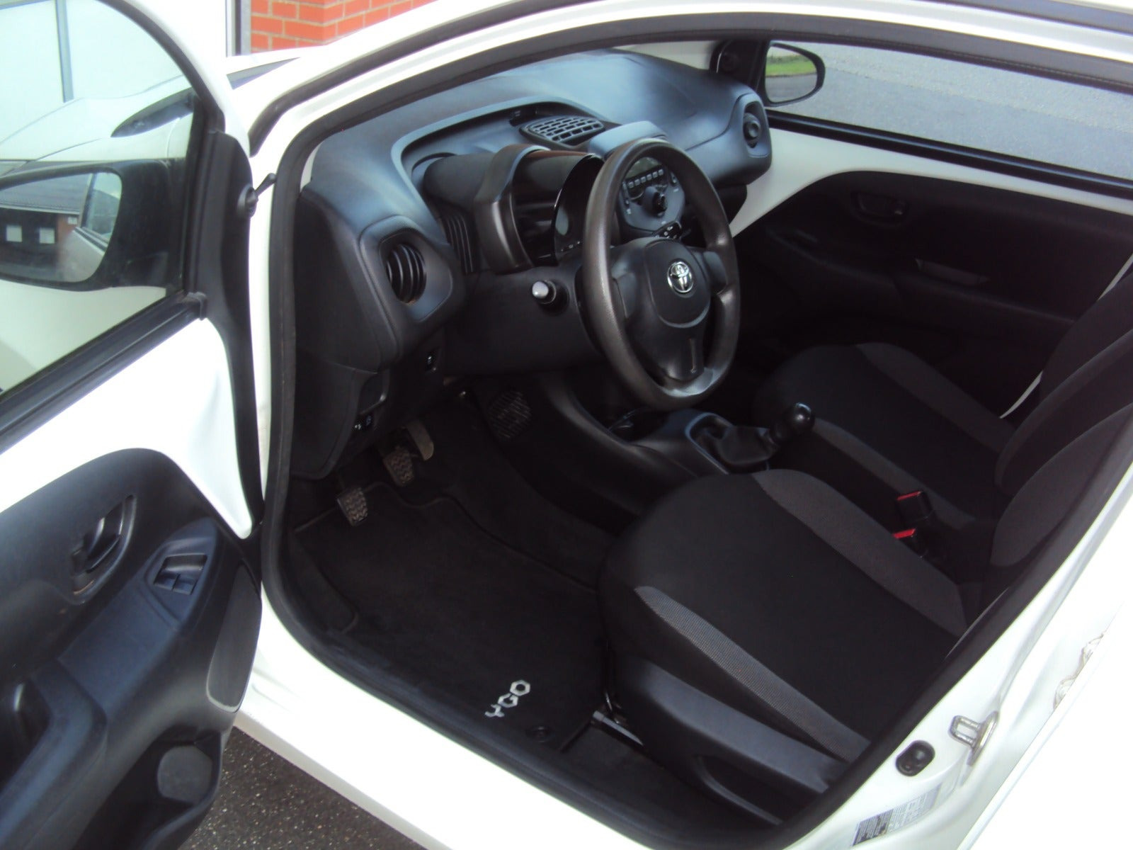 Hvid Toyota Aygo fra 2015
