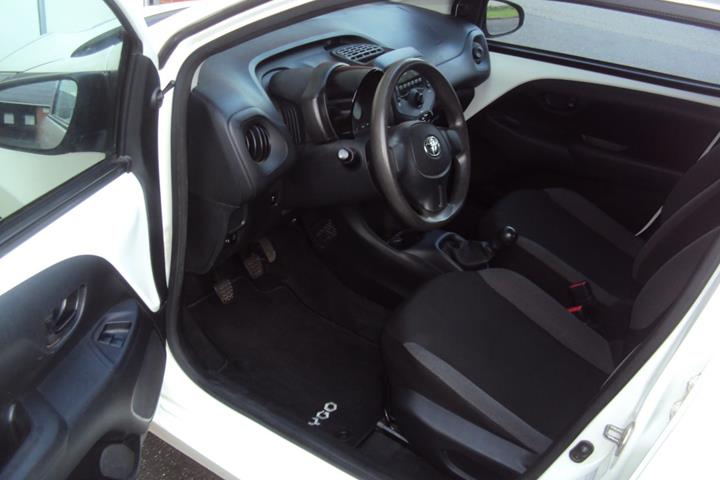 Hvid Toyota Aygo fra 2015