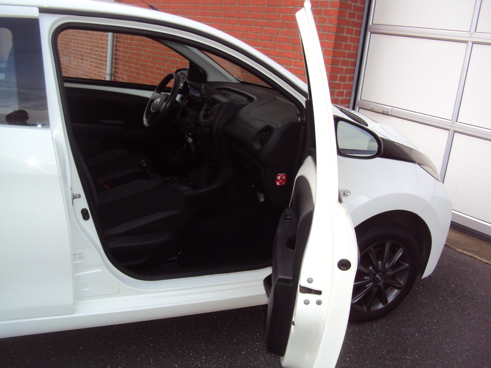 Hvid Toyota Aygo fra 2015