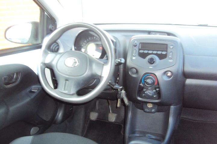 Hvid Toyota Aygo fra 2015