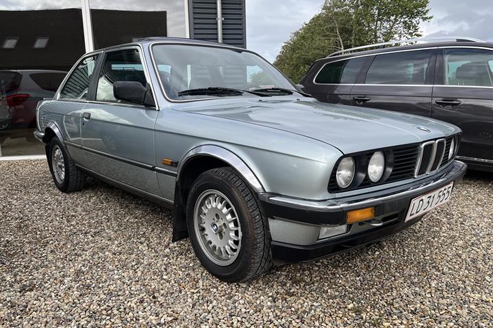 undefined BMW 323i fra 1984