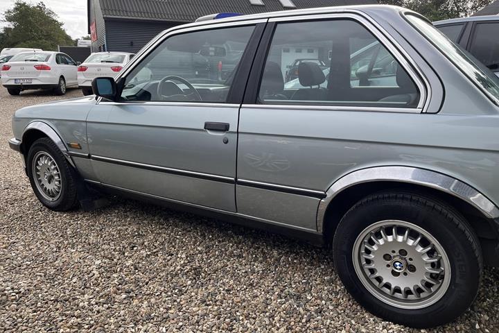 undefined BMW 323i fra 1984