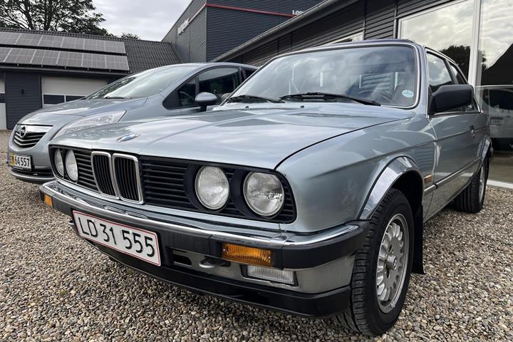undefined BMW 323i fra 1984