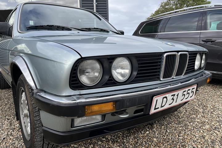 undefined BMW 323i fra 1984