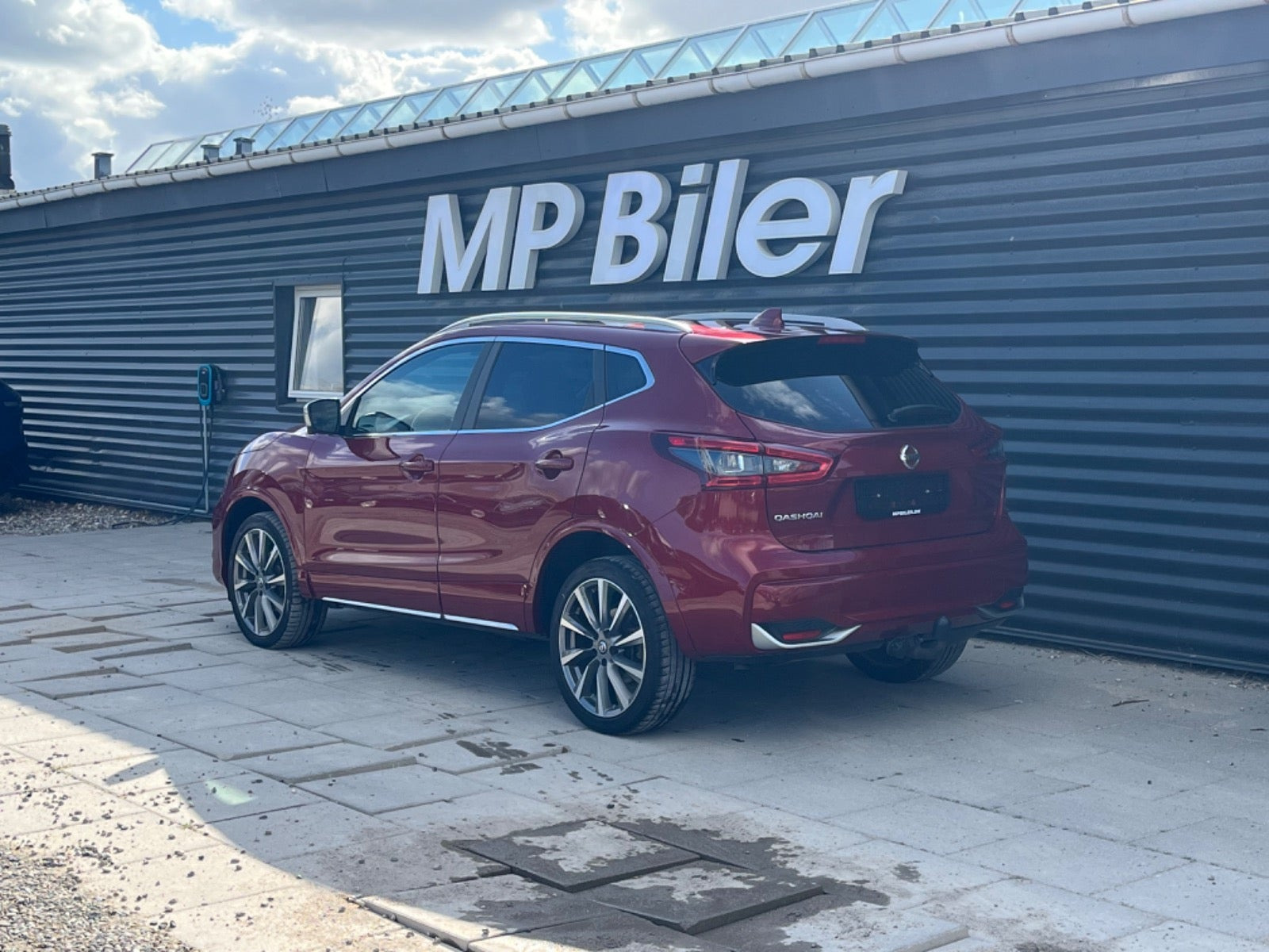 Rød Nissan Qashqai fra 2019