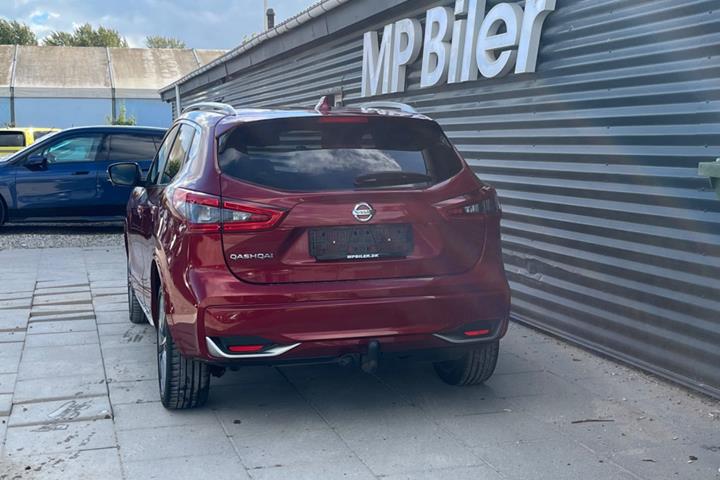 Rød Nissan Qashqai fra 2019