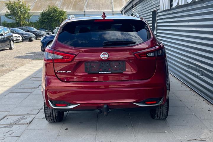 Rød Nissan Qashqai fra 2019