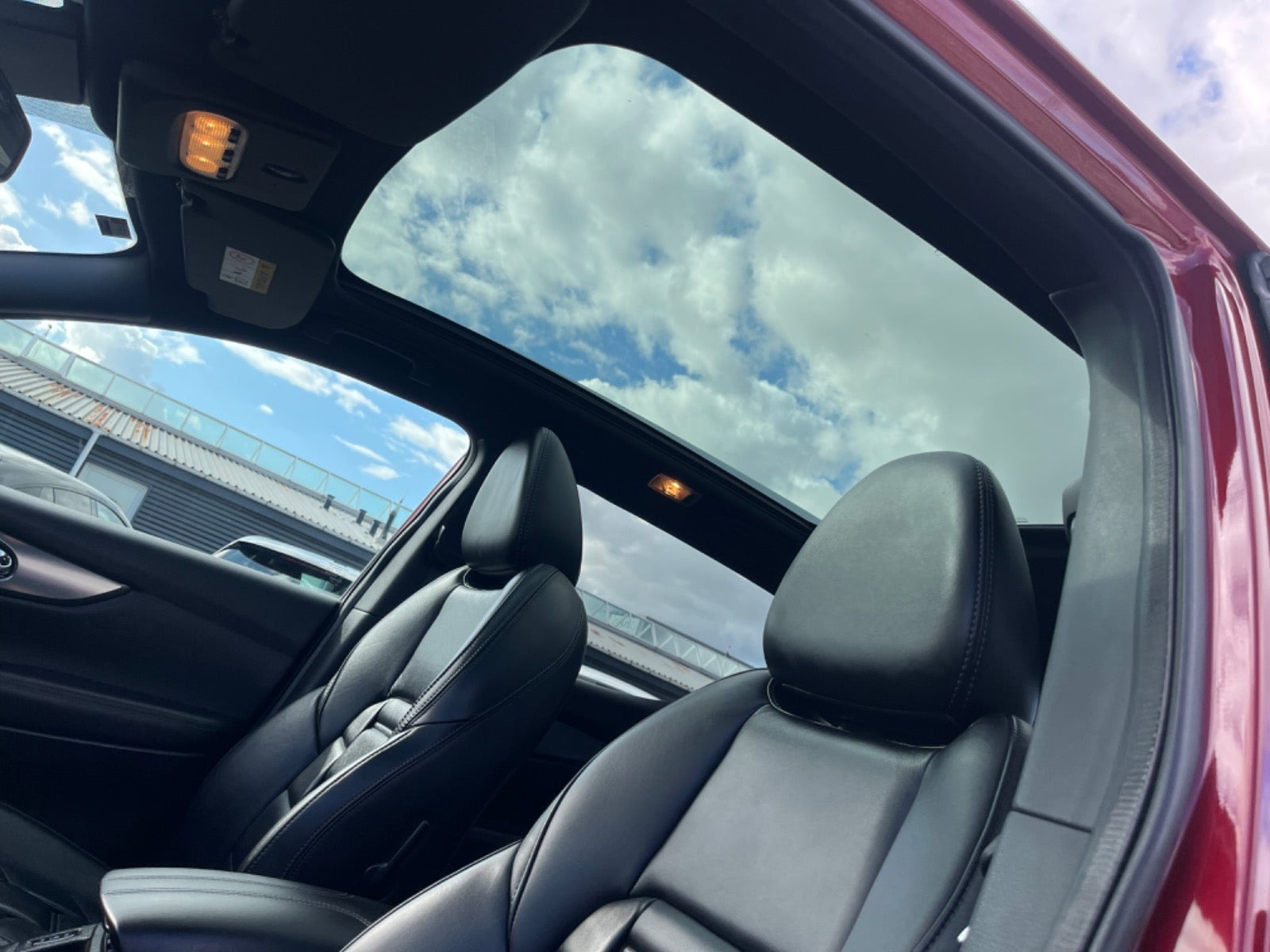 Rød Nissan Qashqai fra 2019