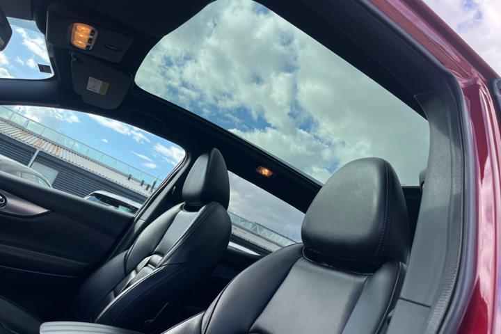 Rød Nissan Qashqai fra 2019