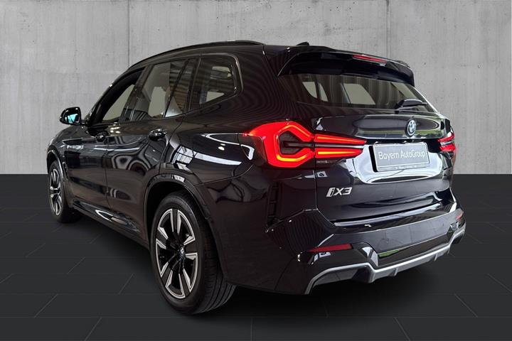 Sort BMW iX3 fra 2023