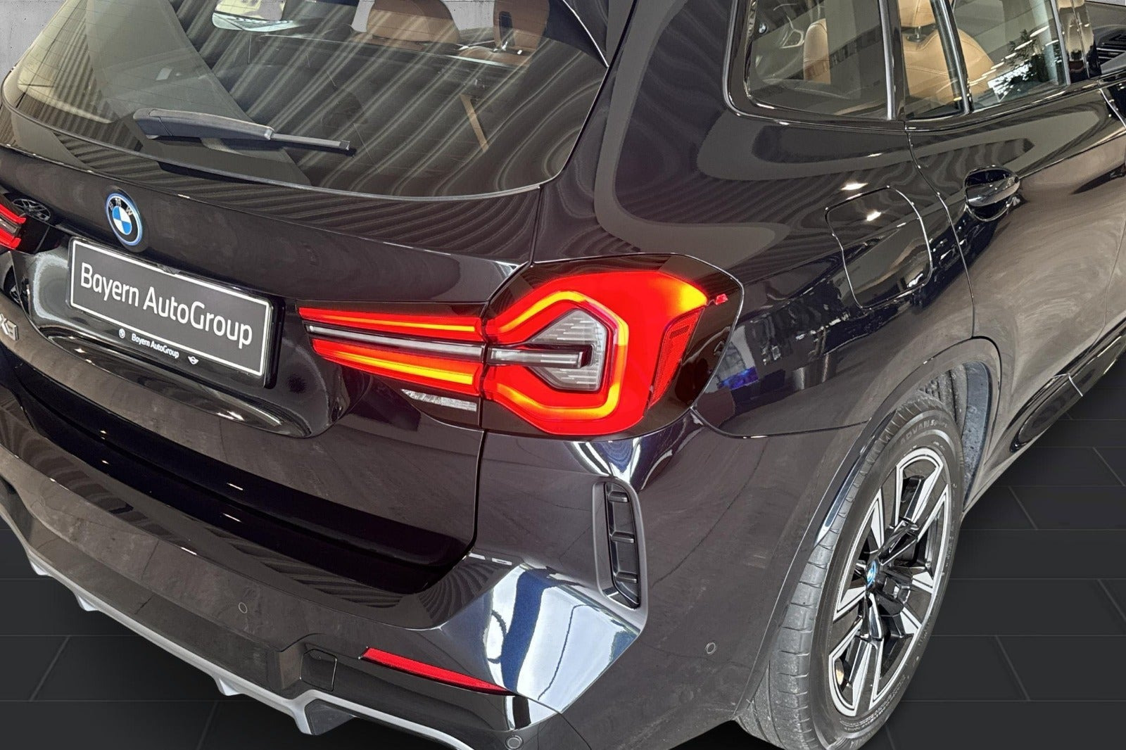 Sort BMW iX3 fra 2023