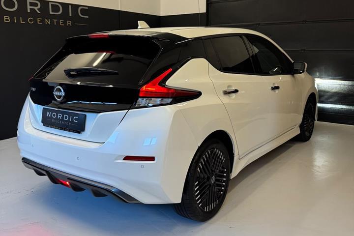 Hvid Nissan Leaf fra 2024