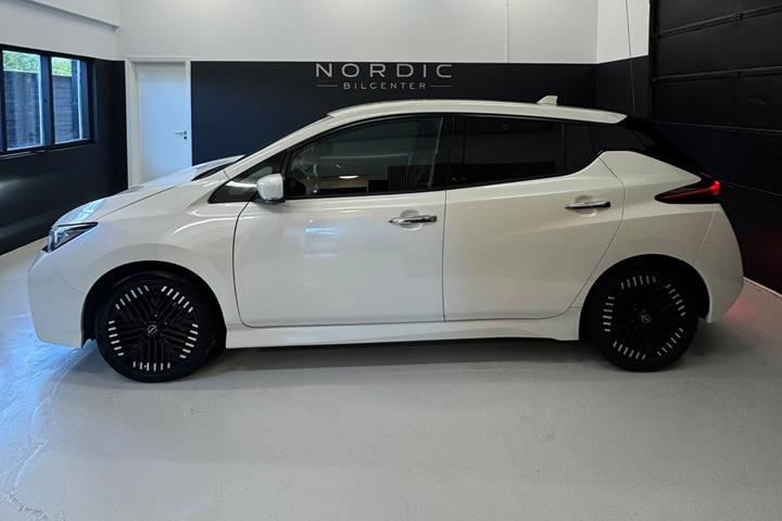 Hvid Nissan Leaf fra 2024