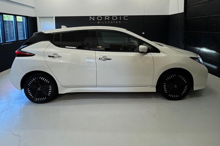 Hvid Nissan Leaf fra 2024