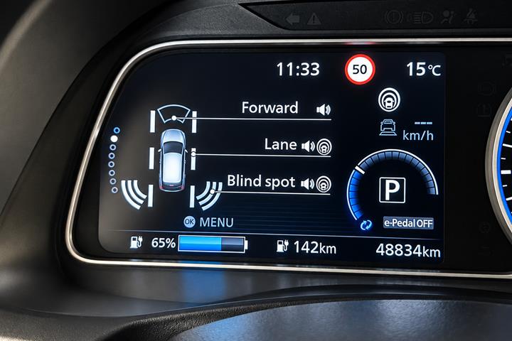 Hvid Nissan Leaf fra 2024