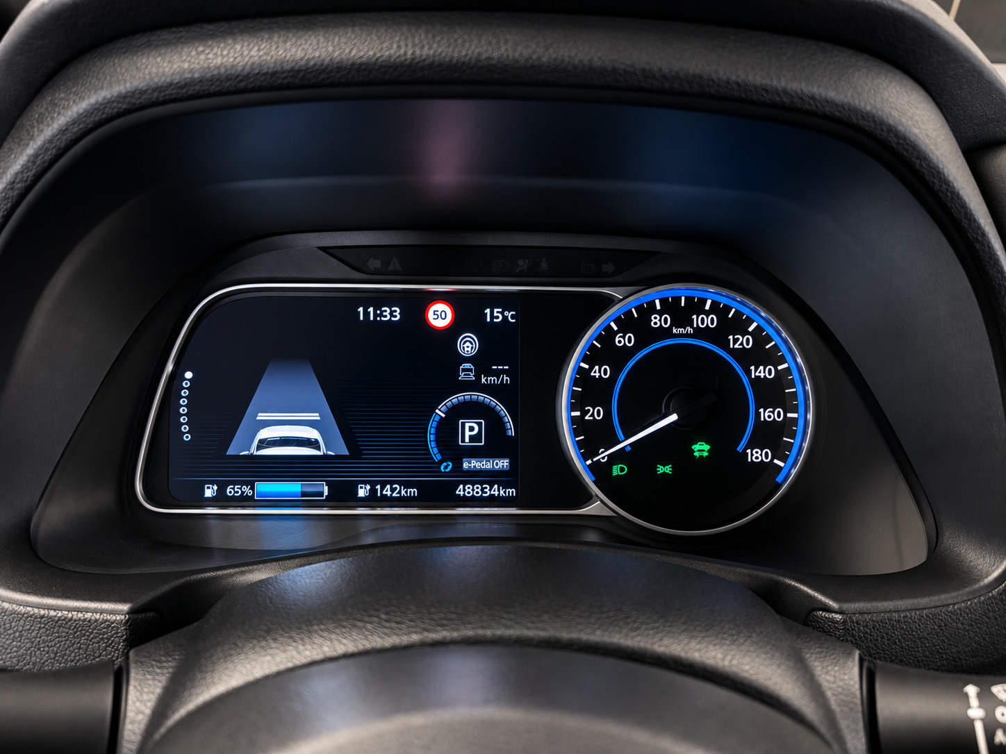Hvid Nissan Leaf fra 2024