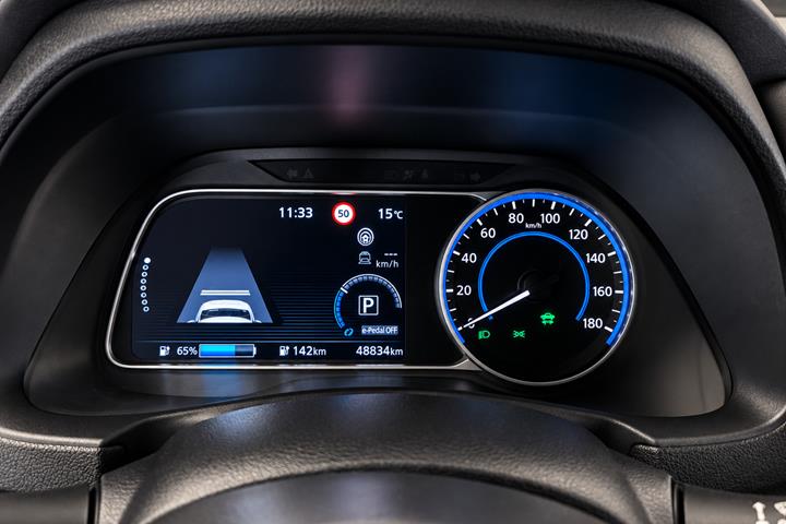 Hvid Nissan Leaf fra 2024