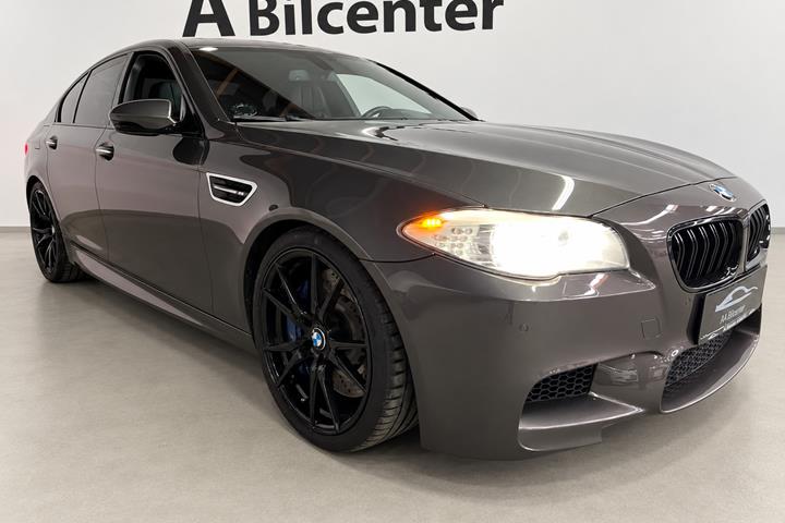 Brun BMW M5 fra 2012