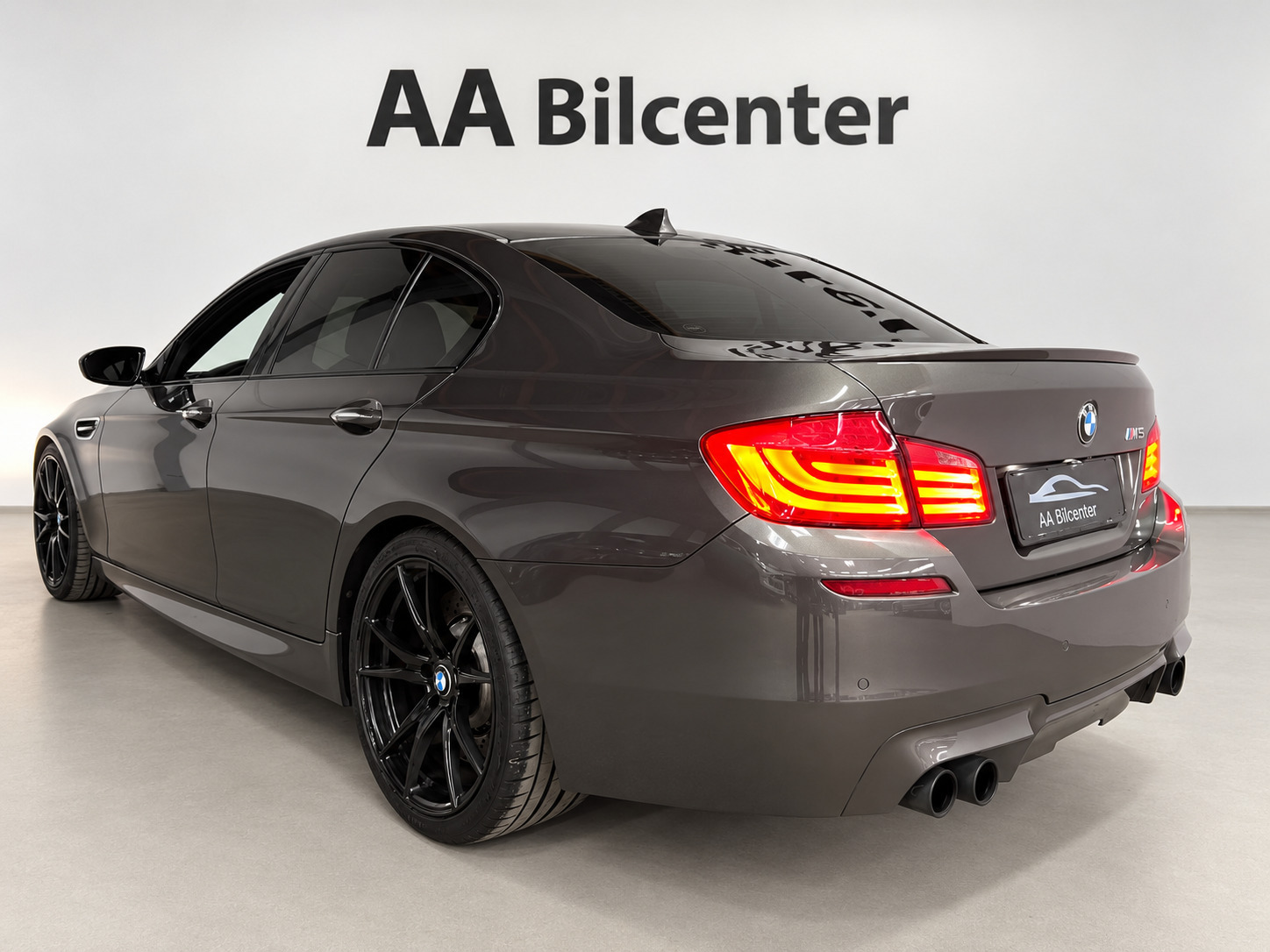 Brun BMW M5 fra 2012