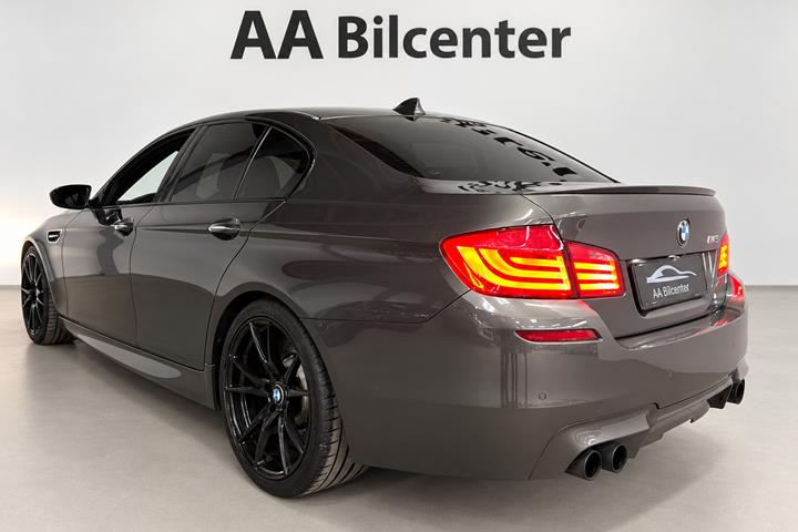 Brun BMW M5 fra 2012