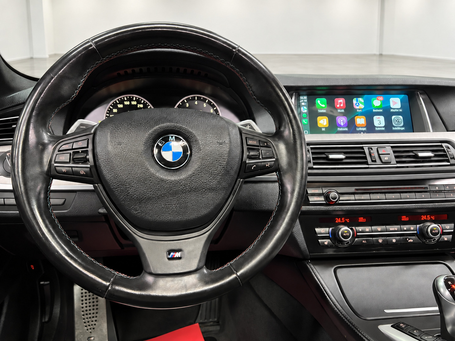 Brun BMW M5 fra 2012