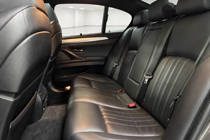 Brun BMW M5 fra 2012