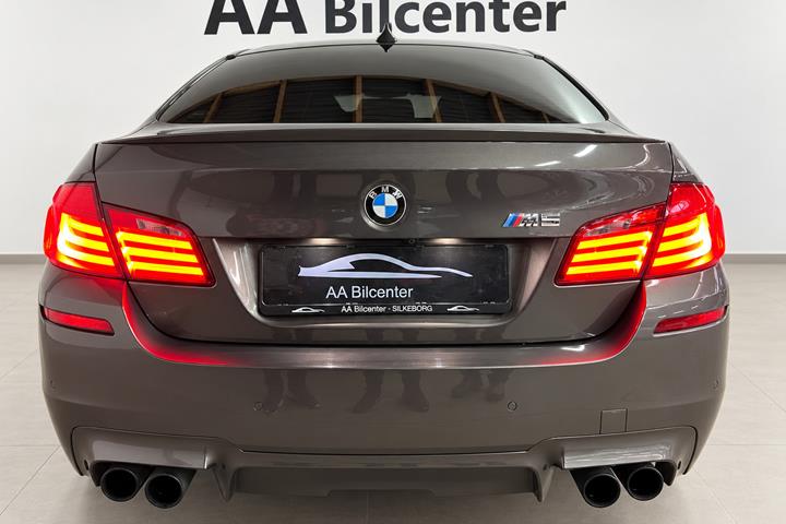 Brun BMW M5 fra 2012
