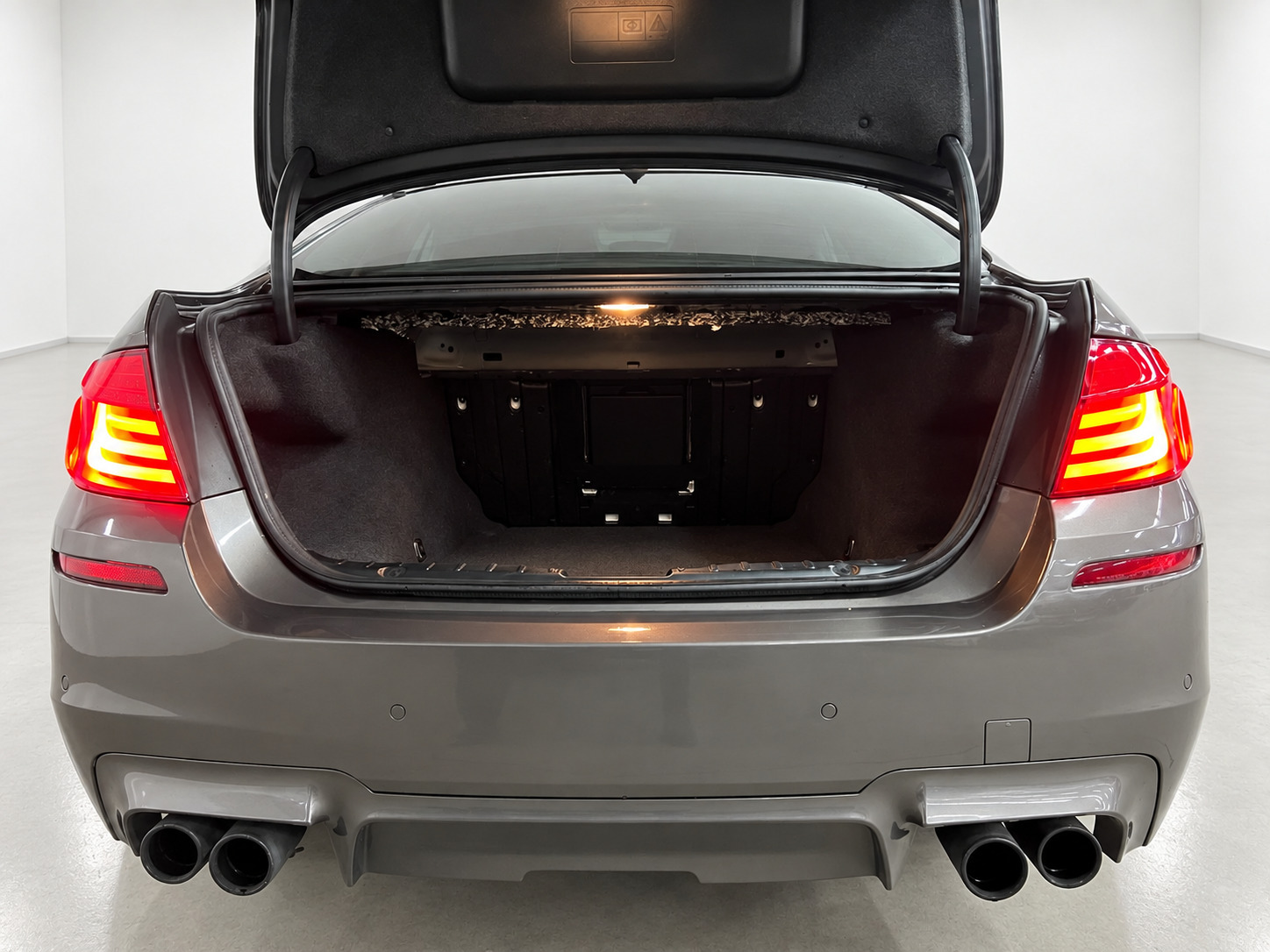Brun BMW M5 fra 2012