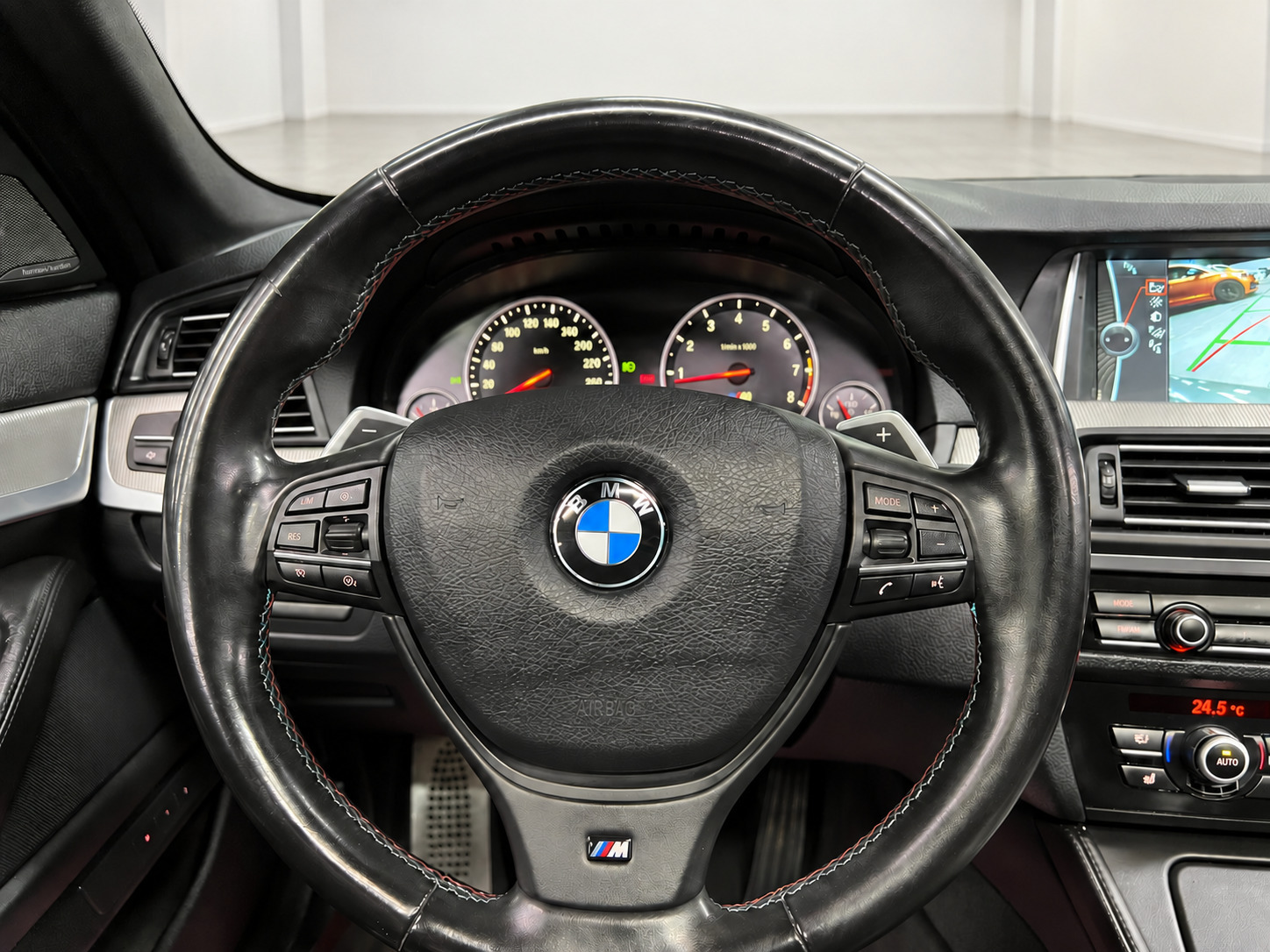 Brun BMW M5 fra 2012