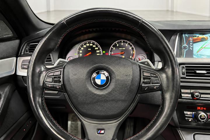Brun BMW M5 fra 2012