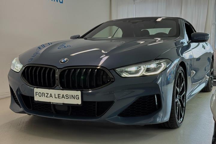Blå BMW M850i fra 2019