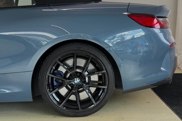 Blå BMW M850i fra 2019
