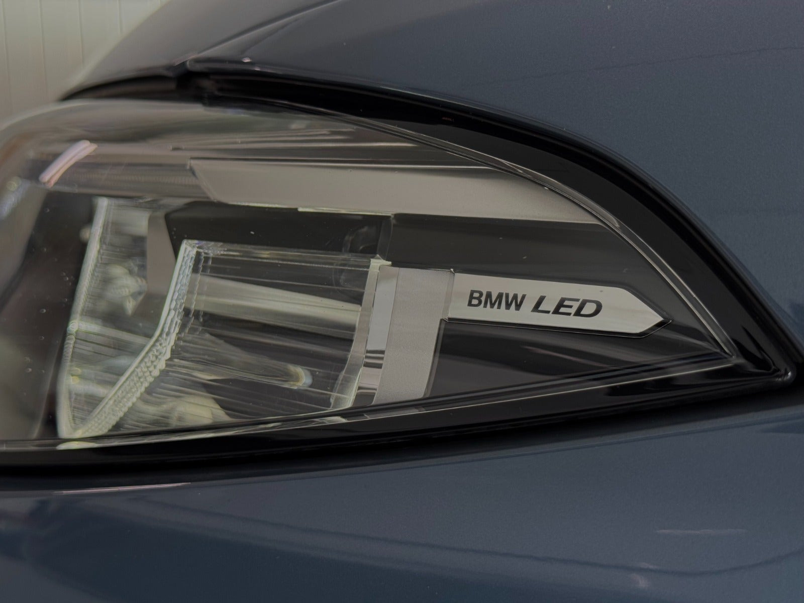 Blå BMW M850i fra 2019