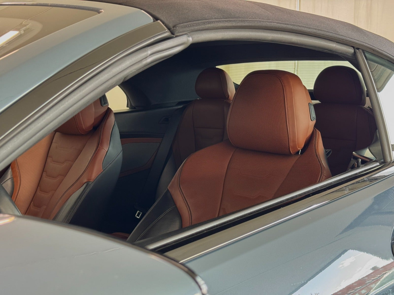 Blå BMW M850i fra 2019