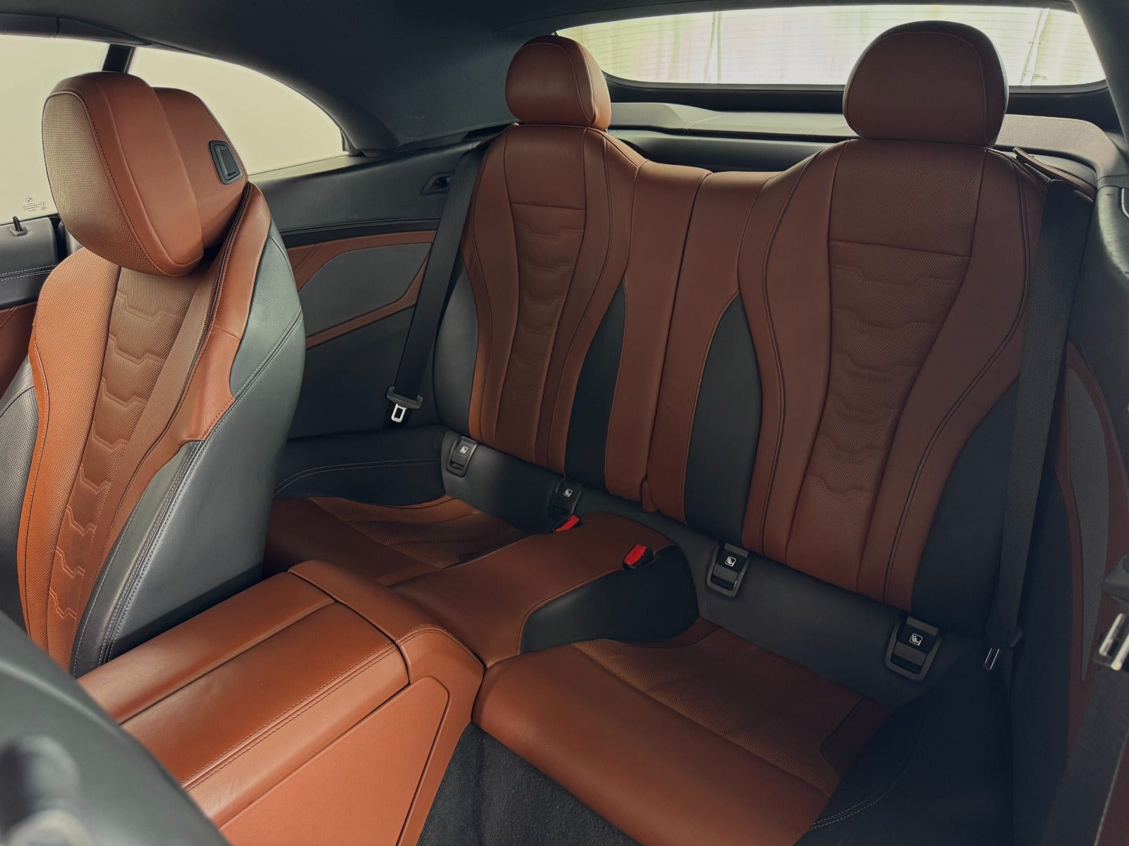 Blå BMW M850i fra 2019