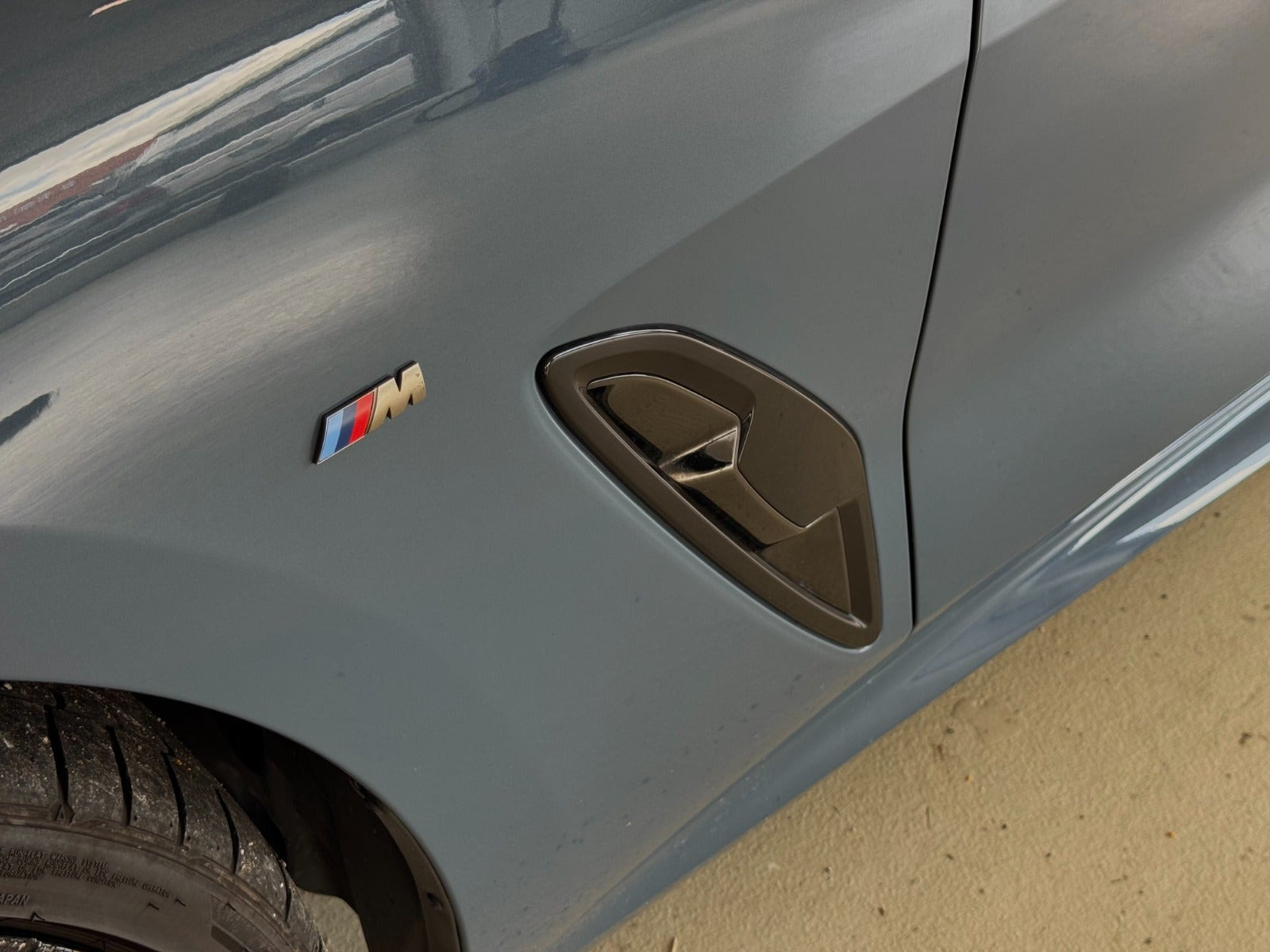 Blå BMW M850i fra 2019