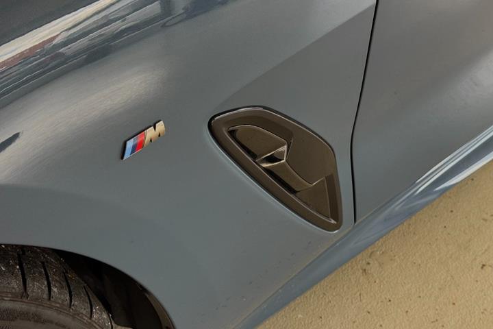 Blå BMW M850i fra 2019