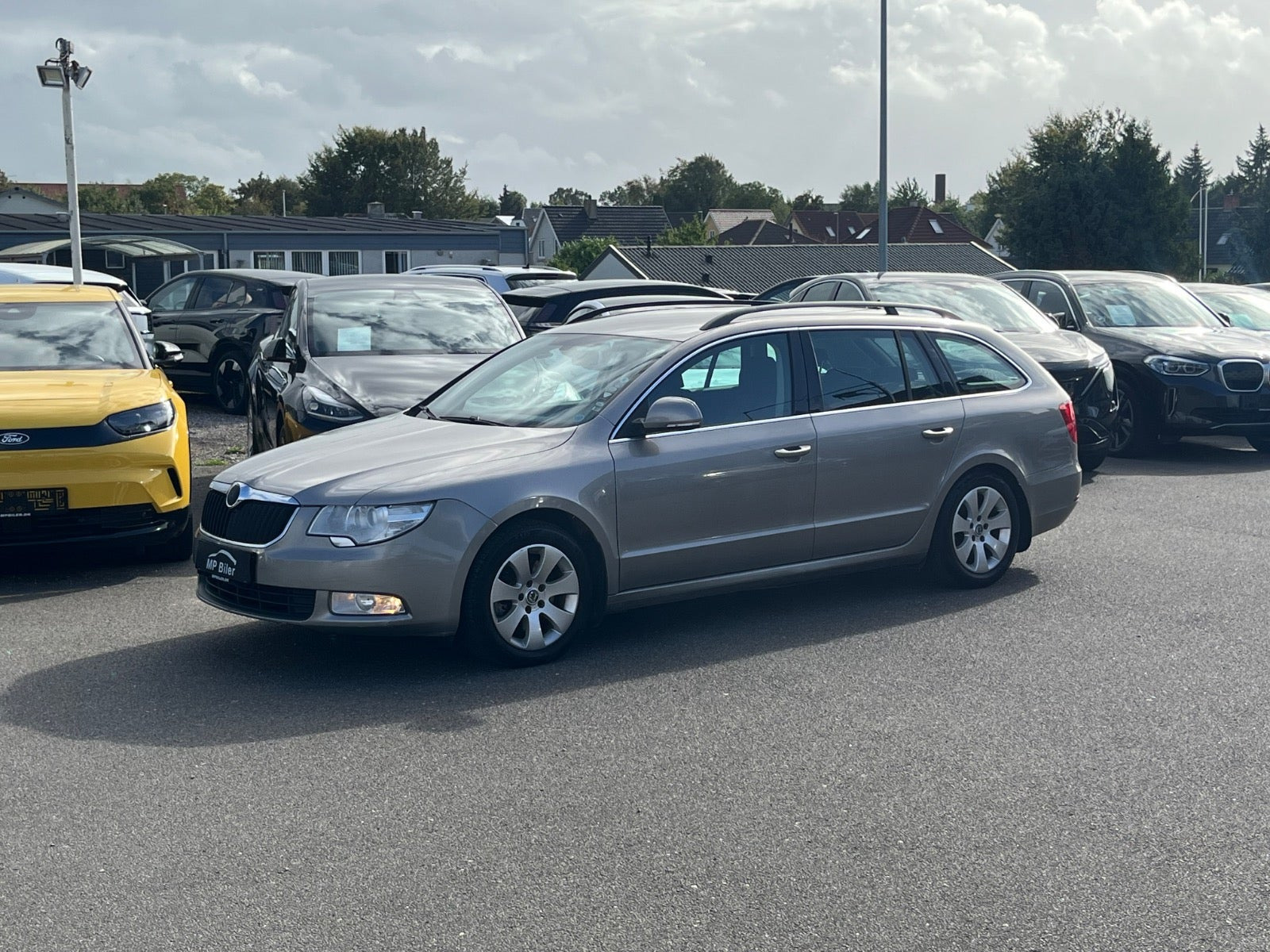 Beige Skoda Superb fra 2010