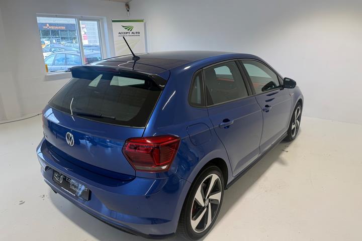 Blå VW Polo fra 2018
