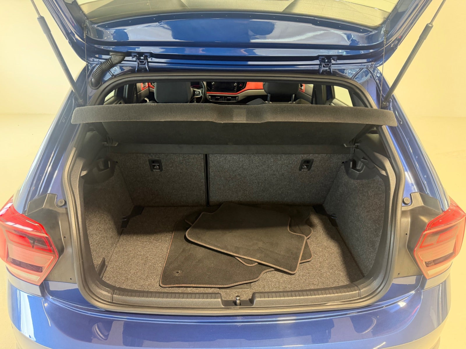 Blå VW Polo fra 2018