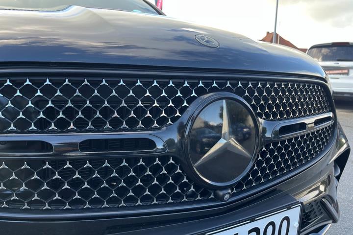 Sort Mercedes GLC300 d fra 2023