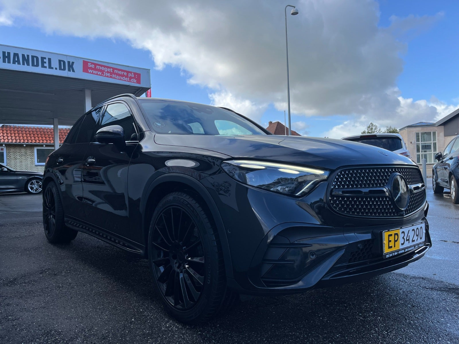 Sort Mercedes GLC300 d fra 2023