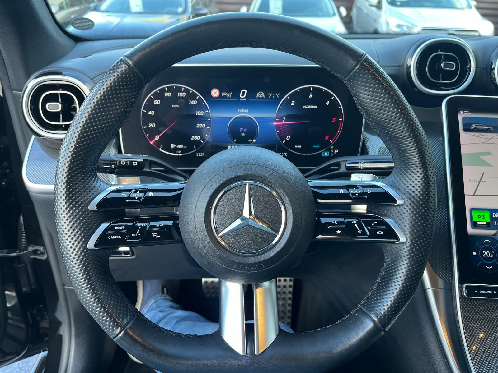 Sort Mercedes GLC300 d fra 2023
