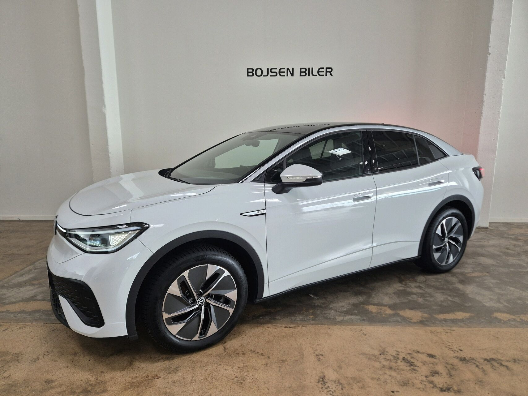 Hvid VW ID.5 fra 2023 set udefra